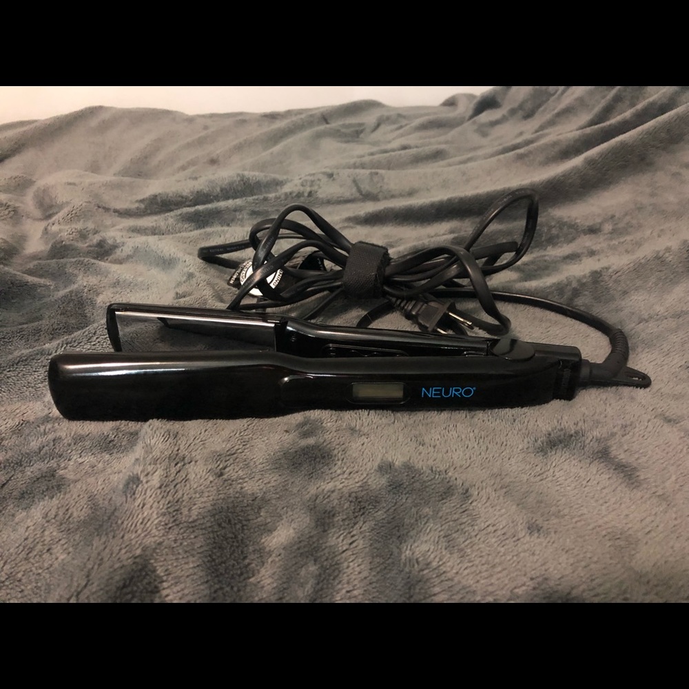 Paul Mitchell Neuro Smooth 1.25 Flat iron